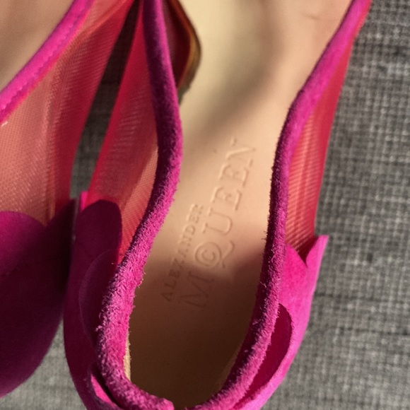 Alexander McQueen Pink orchid suede scalloped mesh heels 38 8 - Picture 7 of 9